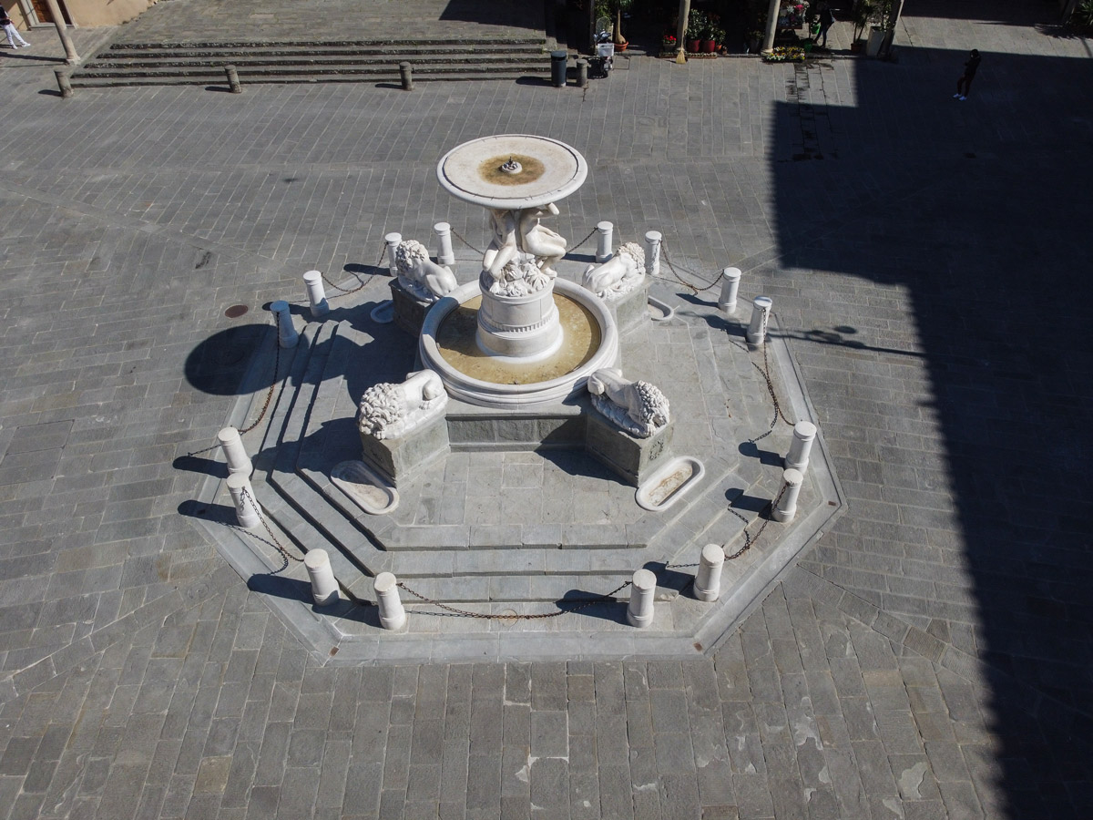 Empoli Fontana Piazza Dei Leoni